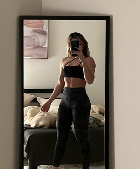 Leoniemontybtw perfect star pic