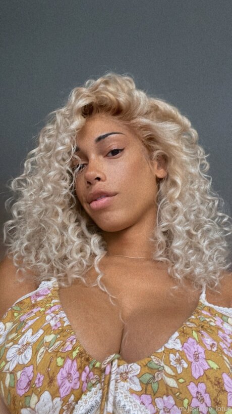 Jasmine Lotus model sexy img