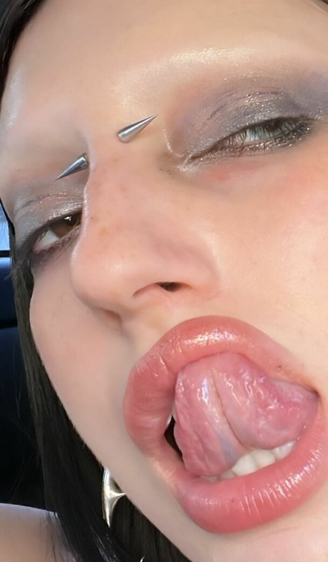 DeathbyRomy beautiful actress pic