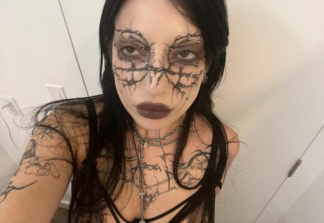 DeathbyRomy sexy star image