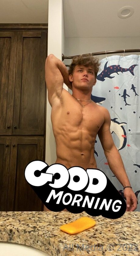 taylorsfree model pretty img