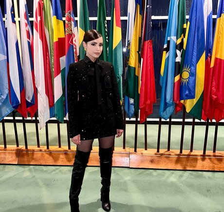 Sofia Carson star sexy pic