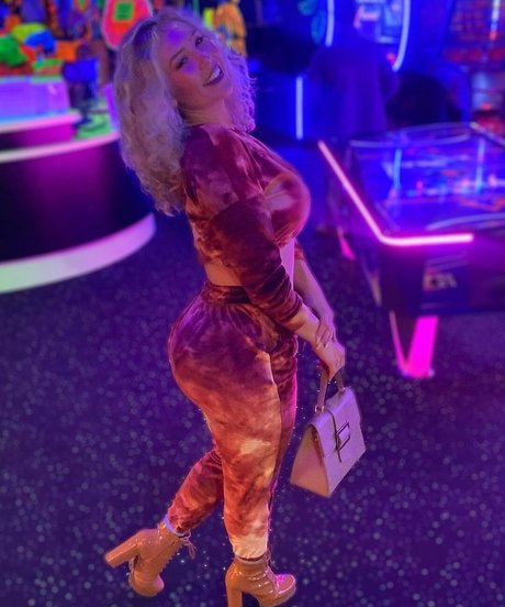 Nikkita Lyons nude actress pic