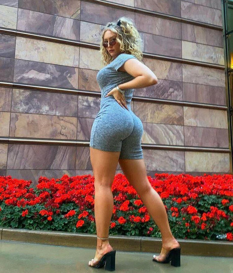 Nikkita Lyons model nice image