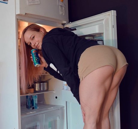 Aline Dessine hot actress img