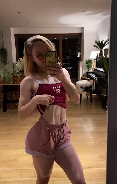 Aline Dessine naked model galleries