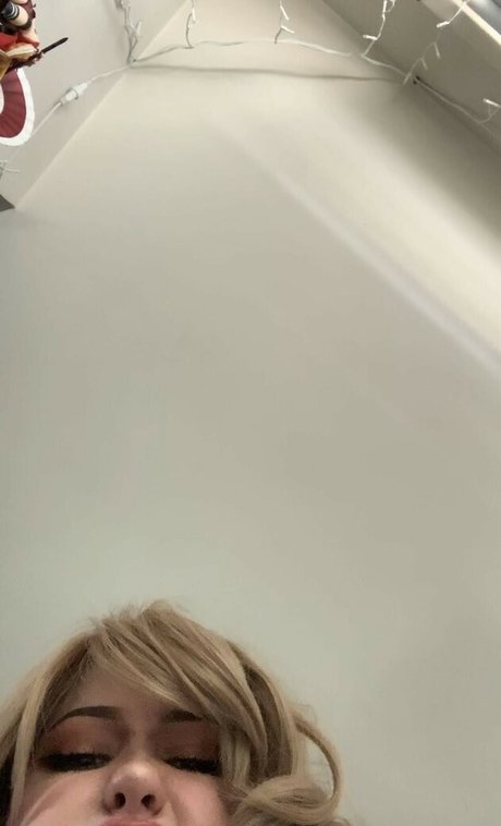 Moyumii model naked gallery