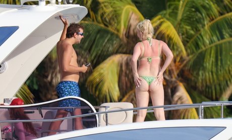 Kim Petras sex model pic