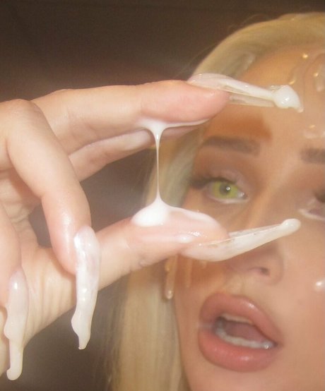 Kim Petras model sex pic