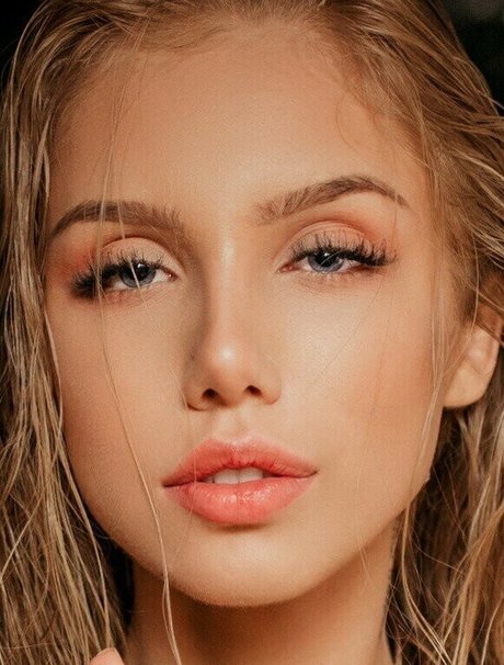 Sara Hardel model beautiful gallery