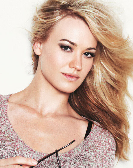 Yvonne Strahovski art model photos