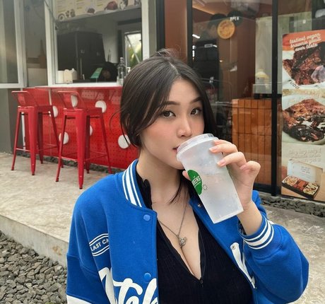 Anastasya Khosasih model sexy image