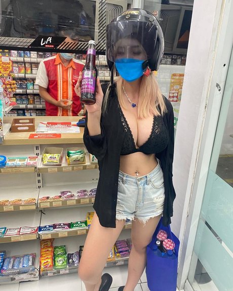 Anastasya Khosasih sexy model picture