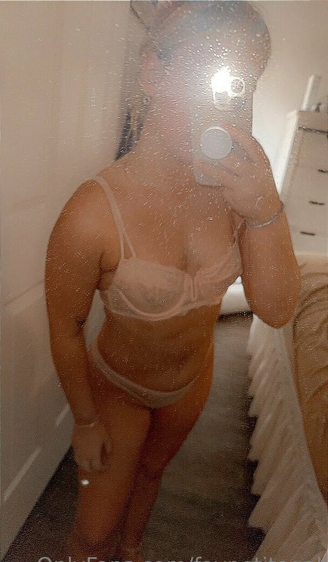 favpetitegal pretty pornstar pic