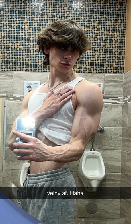 nate shreds star erotic photo