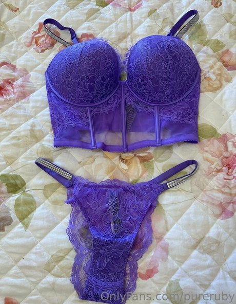 pureruby adult model image