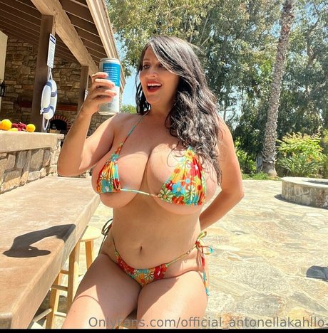 official antonellakahllo model perfect gallery