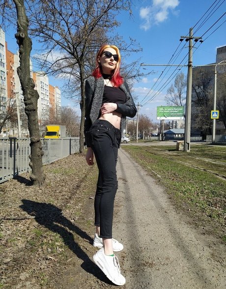 lida bond adult star images