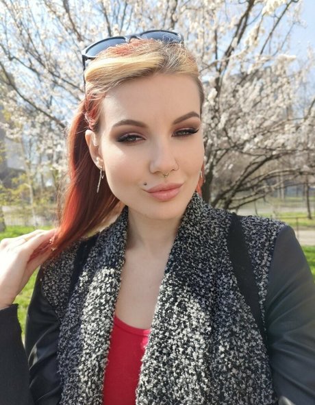 lida bond art star photo