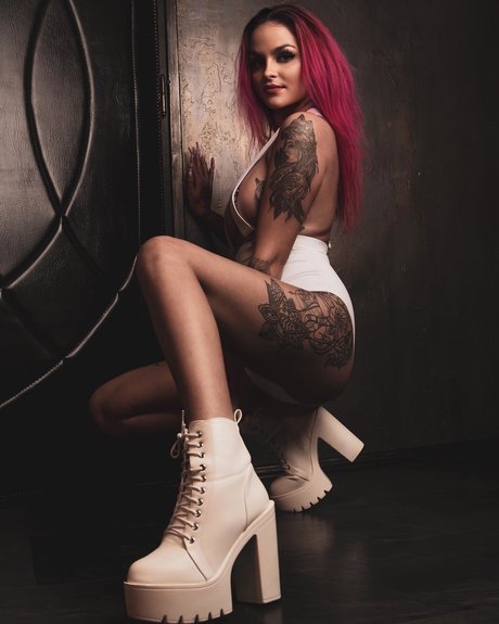 Dzsenifer Vajai perfect model picture