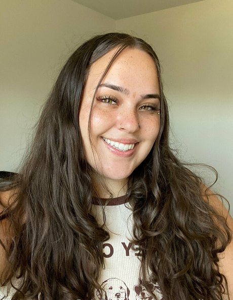 yummyliyahh pornographic model pic