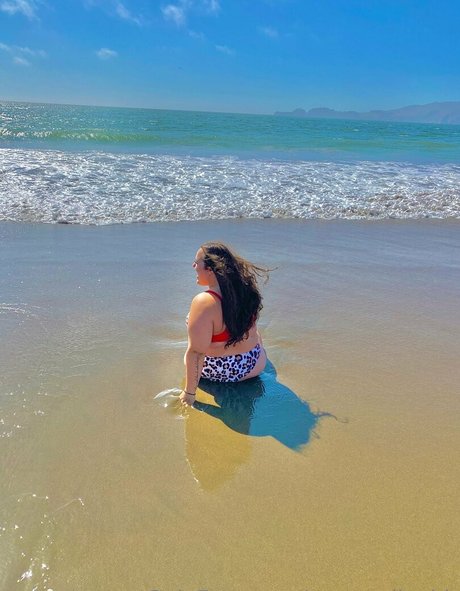 yummyliyahh hot model picture