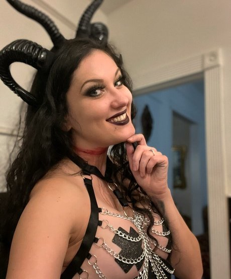 Anastasia Luna erotic actress pictures