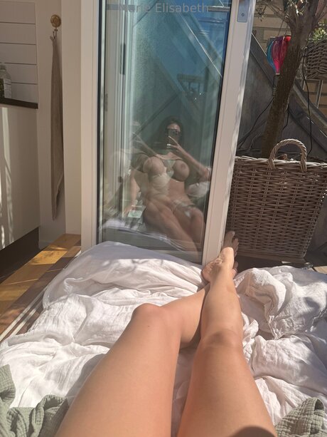 Marie Elisabeth model naked image