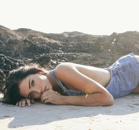 Jessica Green nude model pic