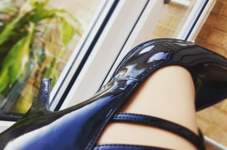 shannonhuxley art model picture