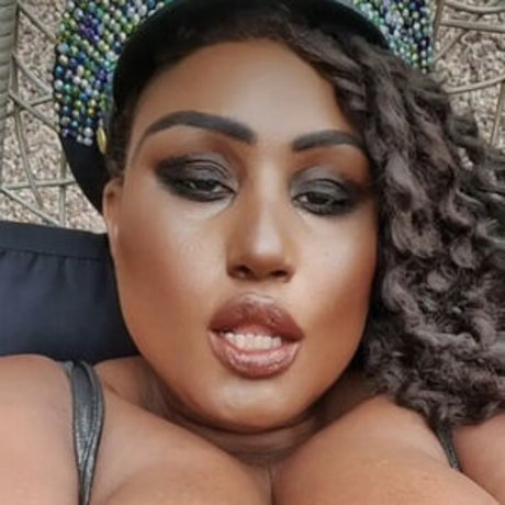 Bustymalone model beautiful pics