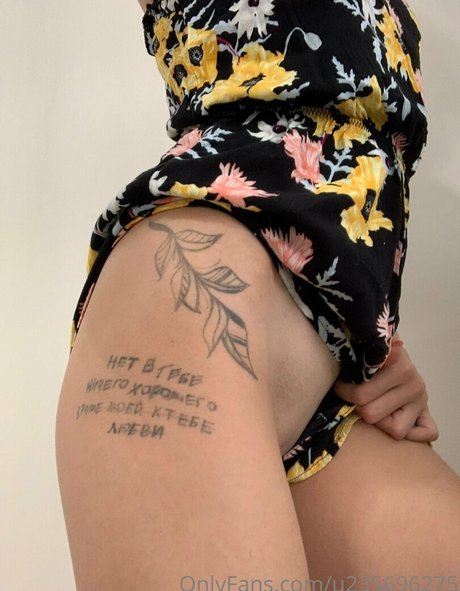 lily shine model pornographic photos