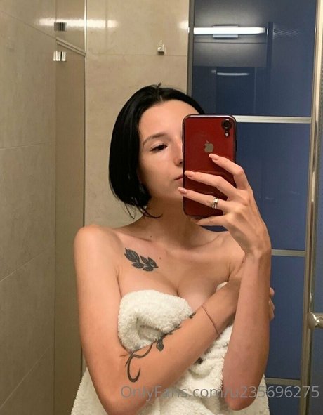 lily shine model beautiful picture