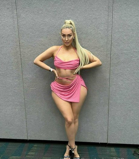 KendraSunderland exclusive model img