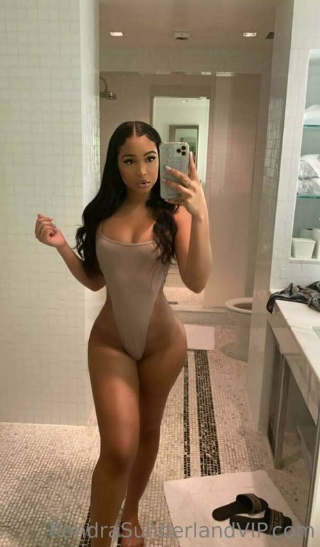 KendraSunderland free star pic