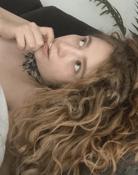 Maryjane Auryn exclusive model img