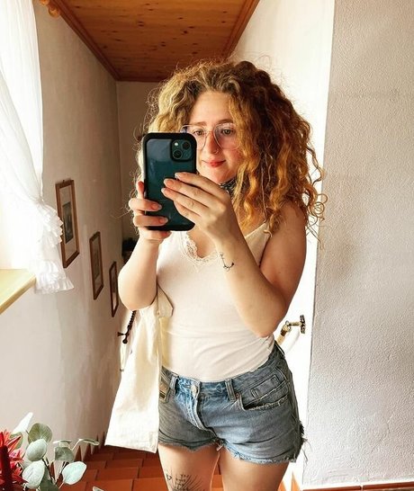 Maryjane Auryn model top galleries