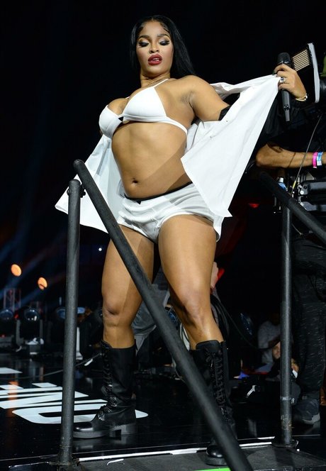 Joseline Hernandez hot model image