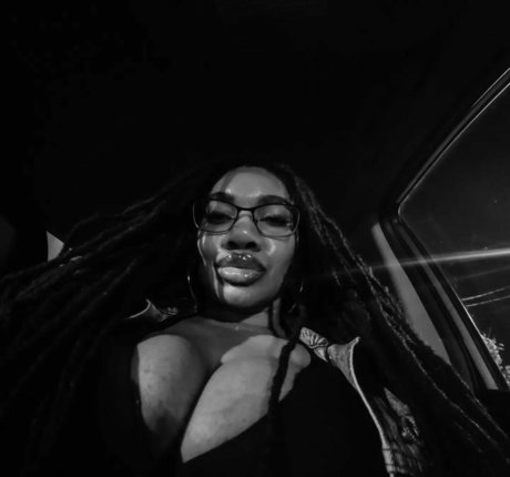 Locked Honey Princess sex actress image