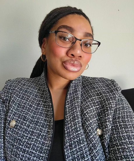 Locked Honey Princess pretty model image