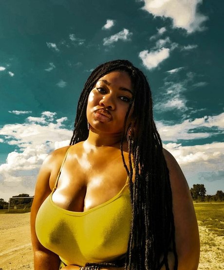 Locked Honey Princess model nude picture