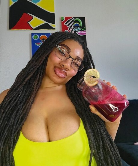 Locked Honey Princess perfect pornstar image