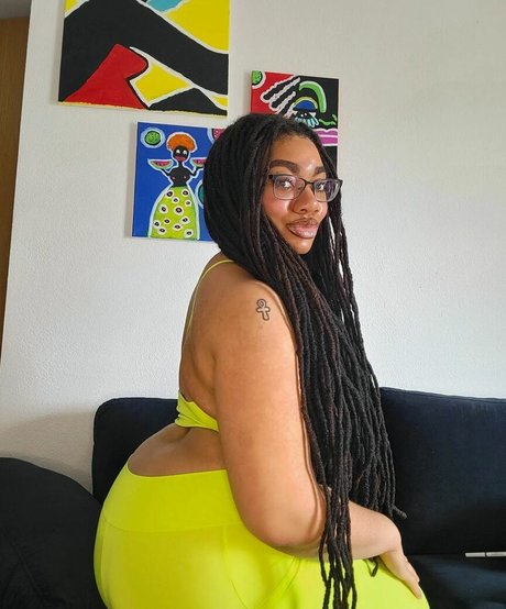 Locked Honey Princess model hot photo