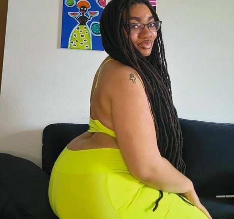 Locked Honey Princess model pornographic pics