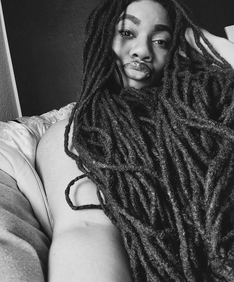 Locked Honey Princess naked model galleries