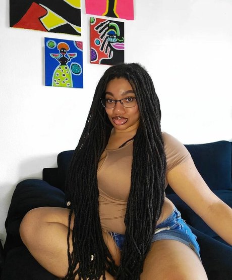 Locked Honey Princess nude model photo