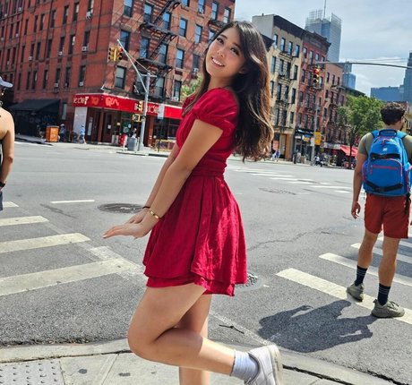 ExtraEmily pretty model photo