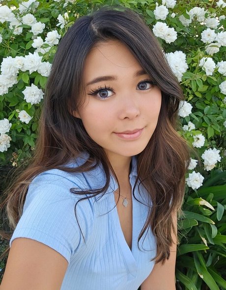 young asian onlyfans hot nude images