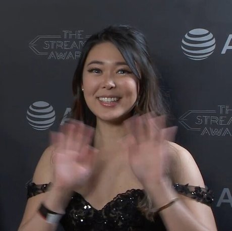 ExtraEmily art model img