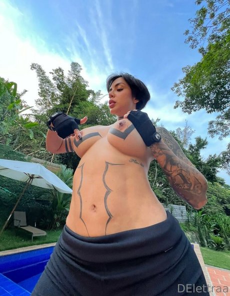 DElettraa star top images